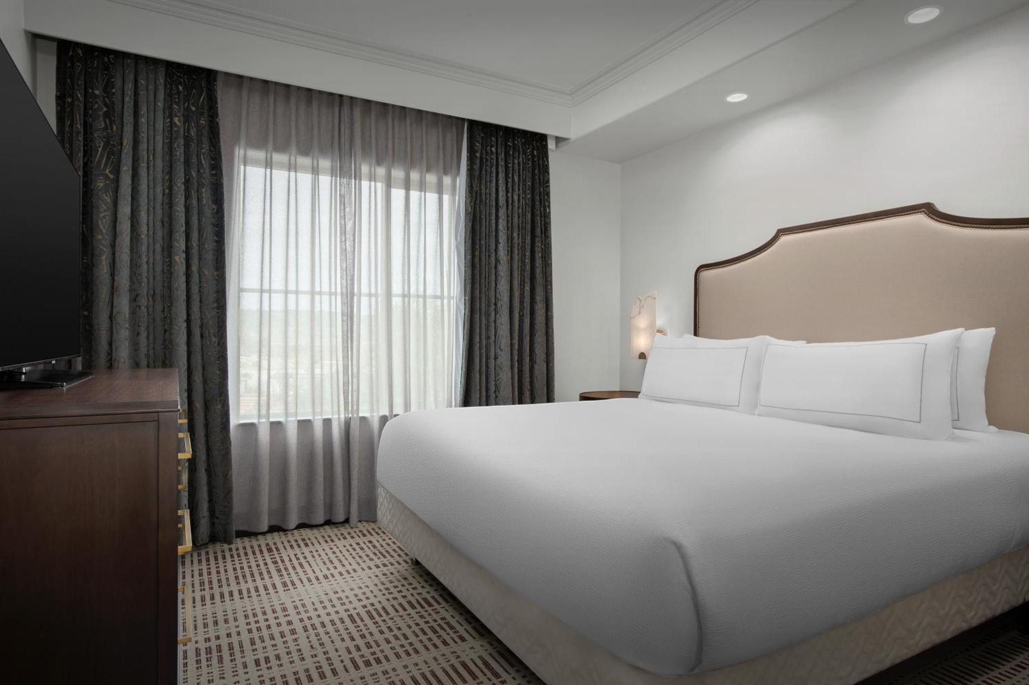 Bellasera & Paso Robles, Tapestry By Hilton Hotel 4*